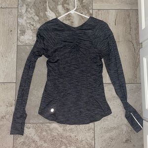 Lululemon long sleeve size 6